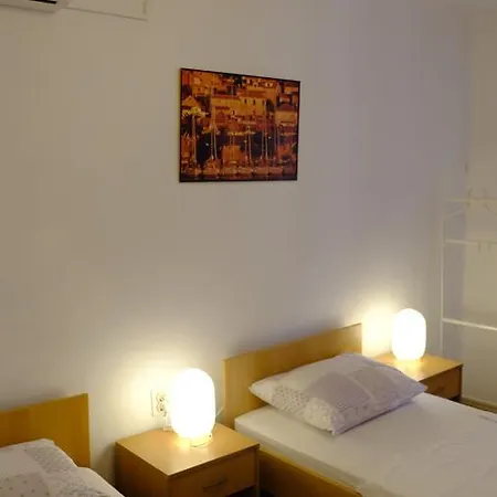 Charming Old Town App For 4 People Apartamento *