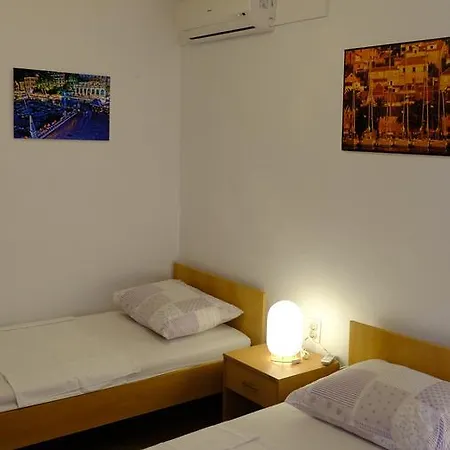 Appartement Charming Old Town App For 4 People *