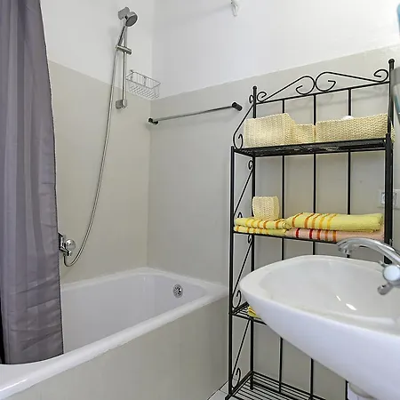 Charming Old Town App For 4 People Appartement
